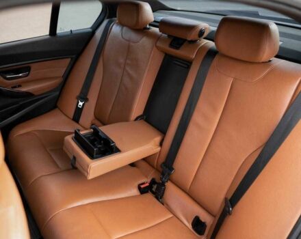 Белый БМВ 3 Серия, объемом двигателя 2 л и пробегом 147 тыс. км за 243 $, фото 4 на Automoto.ua