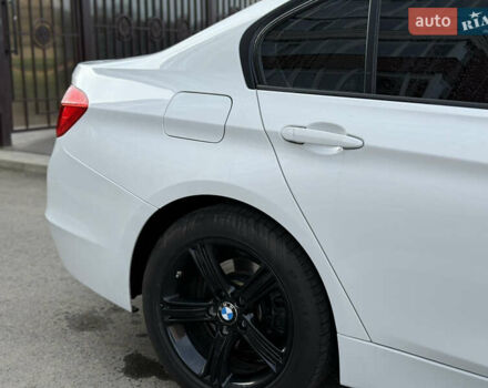 БМВ 3 Серия 2015 в Умани на Automoto.ua Белый БМВ 3 Серия, объемом двигателя 2 л и пробегом 155 тыс. км за 12950 $, фото 9 на Automoto.ua