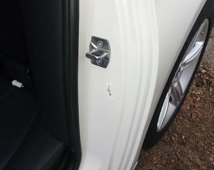 Білий БМВ 3 Серія, об'ємом двигуна 2 л та пробігом 141 тис. км за 13700 $, фото 19 на Automoto.ua