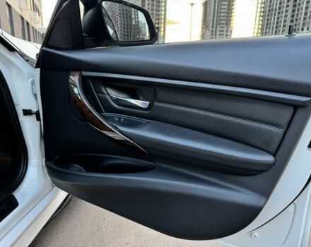 Білий БМВ 3 Серія, об'ємом двигуна 3 л та пробігом 178 тис. км за 18000 $, фото 12 на Automoto.ua