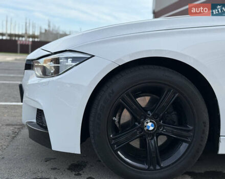 БМВ 3 Серия 2015 в Умани на Automoto.ua Белый БМВ 3 Серия, объемом двигателя 2 л и пробегом 155 тыс. км за 12950 $, фото 5 на Automoto.ua