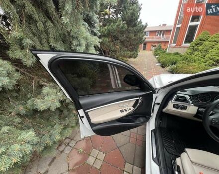 Білий БМВ 3 Серія, об'ємом двигуна 2 л та пробігом 42 тис. км за 17000 $, фото 11 на Automoto.ua