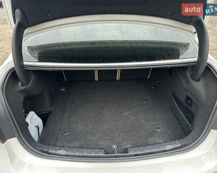 Белый БМВ 3 Серия, объемом двигателя 2 л и пробегом 140 тыс. км за 16300 $, фото 9 на Automoto.ua