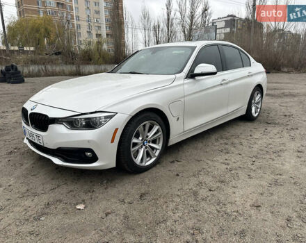 Білий БМВ 3 Серія, об'ємом двигуна 2 л та пробігом 141 тис. км за 15300 $, фото 2 на Automoto.ua