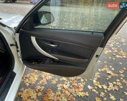 Белый БМВ 3 Серия, объемом двигателя 2 л и пробегом 97 тыс. км за 15500 $, фото 17 на Automoto.ua