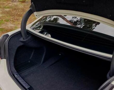 Білий БМВ 3 Серія, об'ємом двигуна 2 л та пробігом 119 тис. км за 16800 $, фото 12 на Automoto.ua