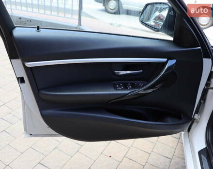 Белый БМВ 3 Серия, объемом двигателя 2 л и пробегом 74 тыс. км за 17900 $, фото 8 на Automoto.ua