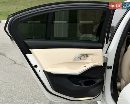 Білий БМВ 3 Серія, об'ємом двигуна 2 л та пробігом 64 тис. км за 25900 $, фото 19 на Automoto.ua