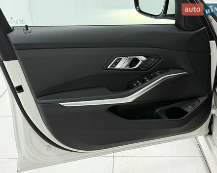 Білий БМВ 3 Серія, об'ємом двигуна 2 л та пробігом 44 тис. км за 31500 $, фото 22 на Automoto.ua