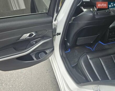 БМВ 3 Серия 2019 в Киеве на Automoto.ua Белый БМВ 3 Серия, объемом двигателя 2 л и пробегом 132 тыс. км за 25950 $, фото 23 на Automoto.ua