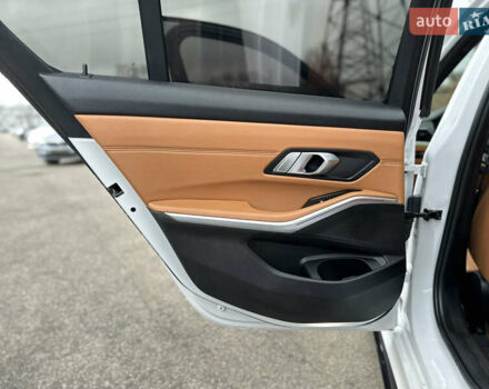 Білий БМВ 3 Серія, об'ємом двигуна 2 л та пробігом 69 тис. км за 30500 $, фото 16 на Automoto.ua