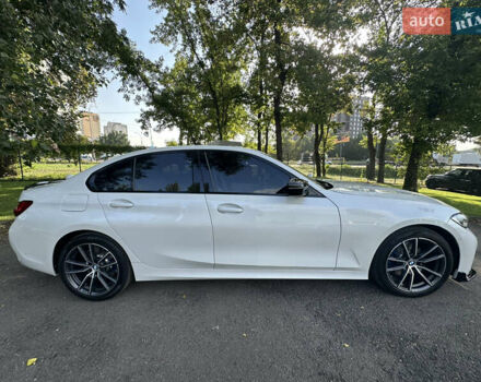 Белый БМВ 3 Серия, объемом двигателя 2 л и пробегом 83 тыс. км за 27500 $, фото 4 на Automoto.ua