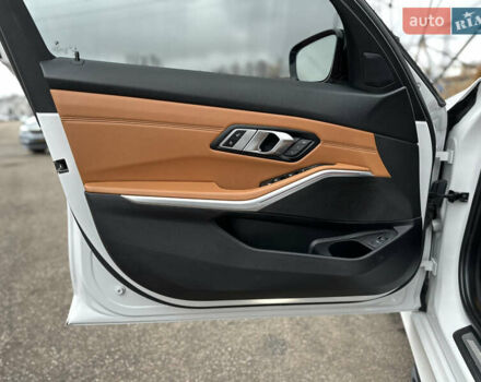 Білий БМВ 3 Серія, об'ємом двигуна 2 л та пробігом 69 тис. км за 30500 $, фото 14 на Automoto.ua