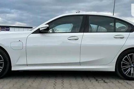 Белый БМВ 3 Серия, объемом двигателя 2 л и пробегом 47 тыс. км за 39000 $, фото 5 на Automoto.ua