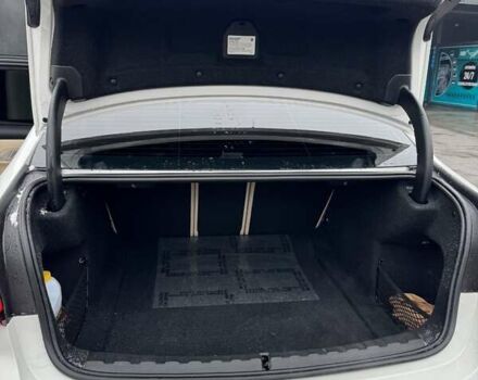 Белый БМВ 3 Серия, объемом двигателя 2 л и пробегом 60 тыс. км за 31000 $, фото 12 на Automoto.ua