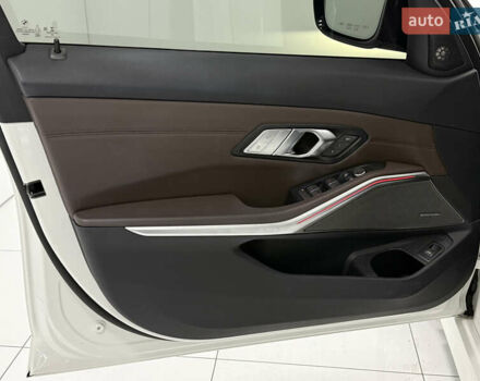 Білий БМВ 3 Серія, об'ємом двигуна 2 л та пробігом 36 тис. км за 35500 $, фото 18 на Automoto.ua