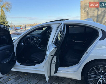БМВ 3 Серія 2021 у Києві на Automoto.ua Білий БМВ 3 Серія, об'ємом двигуна 0 л та пробігом 23 тис. км за 28888 $, фото 61 на Automoto.ua