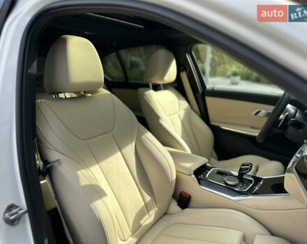 БМВ 3 Серия 2021 в Львове на Automoto.ua Белый БМВ 3 Серия, объемом двигателя 2 л и пробегом 49 тыс. км за 32000 $, фото 6 на Automoto.ua