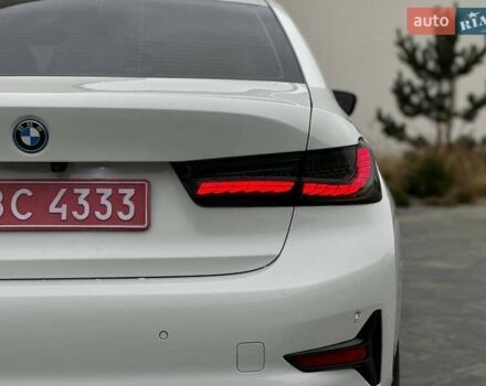 Белый БМВ 3 Серия, объемом двигателя 2 л и пробегом 177 тыс. км за 32400 $, фото 5 на Automoto.ua