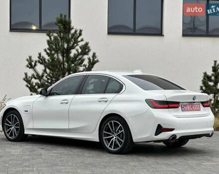 Белый БМВ 3 Серия, объемом двигателя 2 л и пробегом 177 тыс. км за 32400 $, фото 7 на Automoto.ua