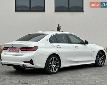 Белый БМВ 3 Серия, объемом двигателя 2 л и пробегом 177 тыс. км за 32400 $, фото 4 на Automoto.ua
