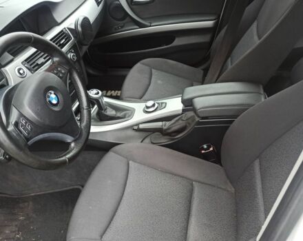 Білий БМВ 3 Серія, об'ємом двигуна 2 л та пробігом 240 тис. км за 7100 $, фото 4 на Automoto.ua