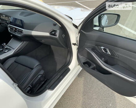 Білий БМВ 3 Серія, об'ємом двигуна 2 л та пробігом 140 тис. км за 25750 $, фото 8 на Automoto.ua