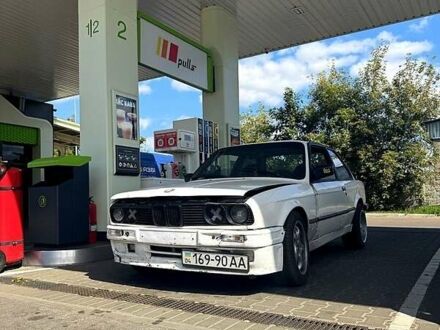 Белый БМВ 3 Серия, объемом двигателя 2 л и пробегом 355 тыс. км за 1700 $, фото 1 на Automoto.ua