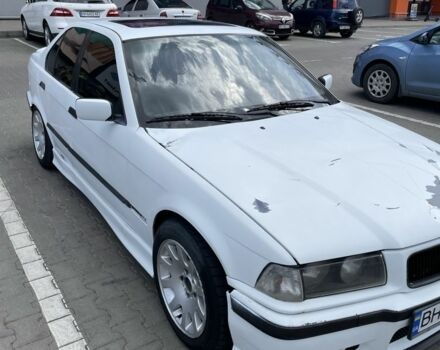 Белый БМВ 3 Серия, объемом двигателя 1.8 л и пробегом 200 тыс. км за 2400 $, фото 1 на Automoto.ua