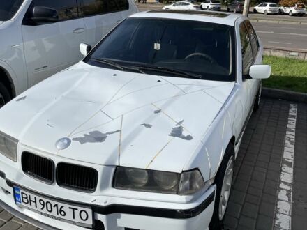 Белый БМВ 3 Серия, объемом двигателя 1.8 л и пробегом 200 тыс. км за 2700 $, фото 1 на Automoto.ua