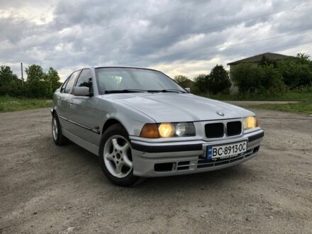 Белый БМВ 3 Серия, объемом двигателя 1.8 л и пробегом 280 тыс. км за 1950 $, фото 1 на Automoto.ua