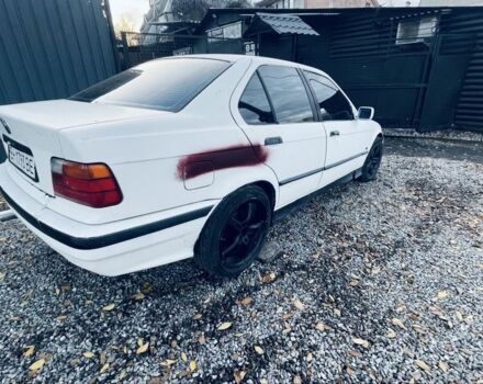 Белый БМВ 3 Серия, объемом двигателя 1.6 л и пробегом 160 тыс. км за 450 $, фото 1 на Automoto.ua