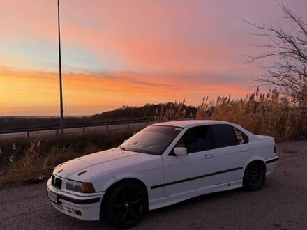 Белый БМВ 3 Серия, объемом двигателя 1.8 л и пробегом 77 тыс. км за 4000 $, фото 1 на Automoto.ua