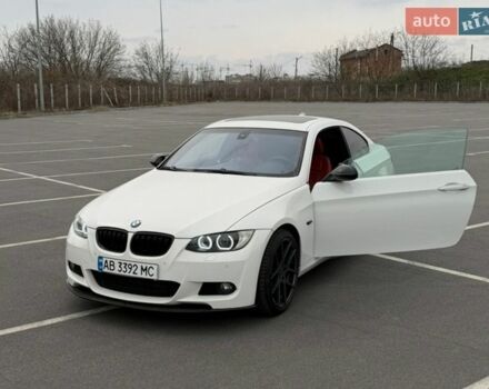 Белый БМВ 3 Серия, объемом двигателя 3 л и пробегом 319 тыс. км за 10000 $, фото 1 на Automoto.ua