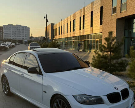 Белый БМВ 3 Серия, объемом двигателя 2 л и пробегом 225 тыс. км за 12000 $, фото 1 на Automoto.ua