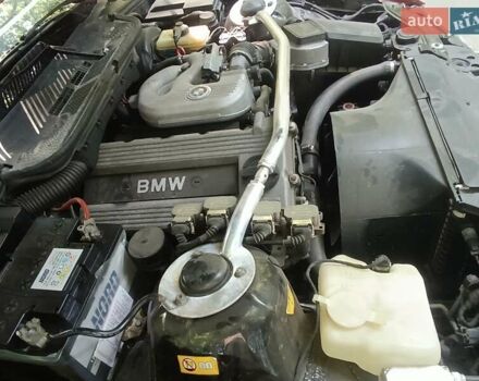 Черный БМВ 3 Серия, объемом двигателя 1.8 л и пробегом 250 тыс. км за 4500 $, фото 29 на Automoto.ua