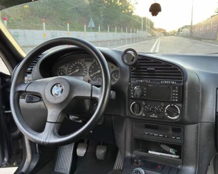 Черный БМВ 3 Серия, объемом двигателя 2 л и пробегом 200 тыс. км за 5000 $, фото 3 на Automoto.ua