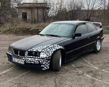 Черный БМВ 3 Серия, объемом двигателя 1 л и пробегом 300 тыс. км за 1630 $, фото 1 на Automoto.ua