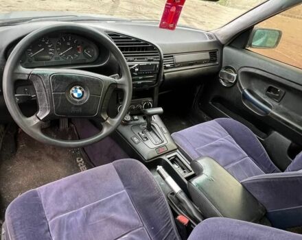 Черный БМВ 3 Серия, объемом двигателя 1 л и пробегом 300 тыс. км за 1630 $, фото 6 на Automoto.ua