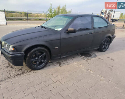 Черный БМВ 3 Серия, объемом двигателя 1.6 л и пробегом 300 тыс. км за 3000 $, фото 5 на Automoto.ua