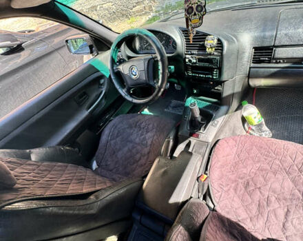 Черный БМВ 3 Серия, объемом двигателя 1.6 л и пробегом 330 тыс. км за 3000 $, фото 5 на Automoto.ua