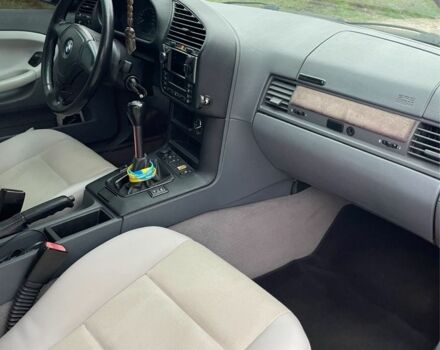 Черный БМВ 3 Серия, объемом двигателя 2.5 л и пробегом 360 тыс. км за 5500 $, фото 6 на Automoto.ua