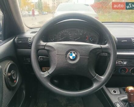 Черный БМВ 3 Серия, объемом двигателя 1.6 л и пробегом 377 тыс. км за 2700 $, фото 2 на Automoto.ua