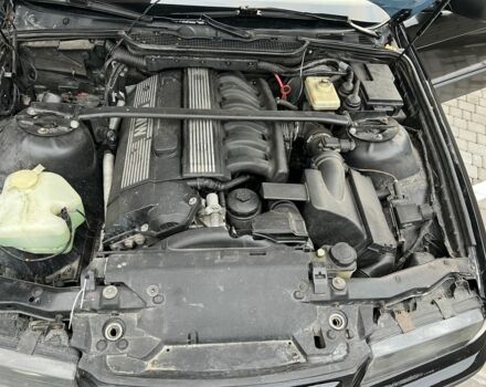 Чорний БМВ 3 Серія, об'ємом двигуна 2.5 л та пробігом 377 тис. км за 3999 $, фото 7 на Automoto.ua