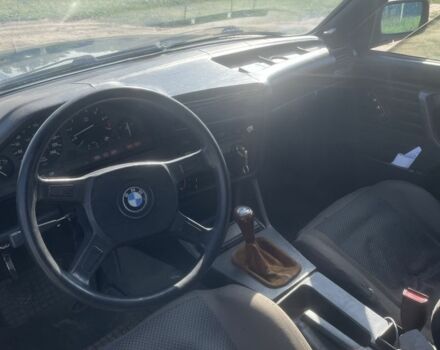 Черный БМВ 3 Серия, объемом двигателя 1.8 л и пробегом 321 тыс. км за 1900 $, фото 6 на Automoto.ua