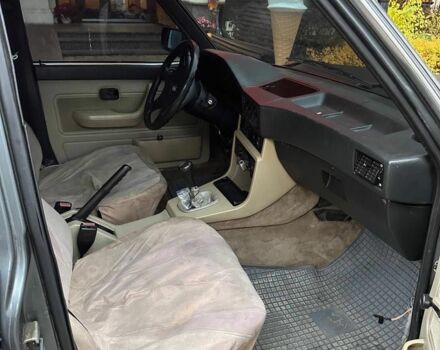 Черный БМВ 3 Серия, объемом двигателя 2 л и пробегом 240 тыс. км за 1400 $, фото 9 на Automoto.ua