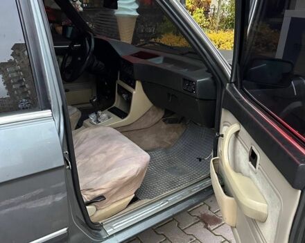 Черный БМВ 3 Серия, объемом двигателя 2 л и пробегом 240 тыс. км за 1400 $, фото 10 на Automoto.ua