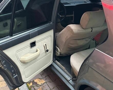 Черный БМВ 3 Серия, объемом двигателя 2 л и пробегом 240 тыс. км за 1400 $, фото 7 на Automoto.ua