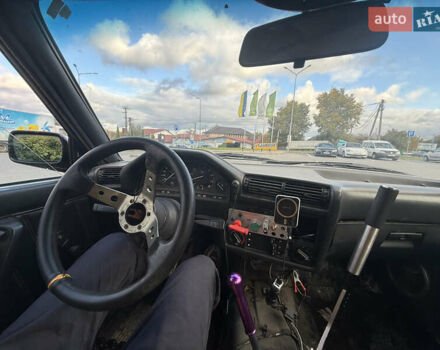 Черный БМВ 3 Серия, объемом двигателя 3.5 л и пробегом 300 тыс. км за 2900 $, фото 7 на Automoto.ua