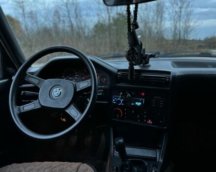 Черный БМВ 3 Серия, объемом двигателя 1.6 л и пробегом 300 тыс. км за 1500 $, фото 14 на Automoto.ua